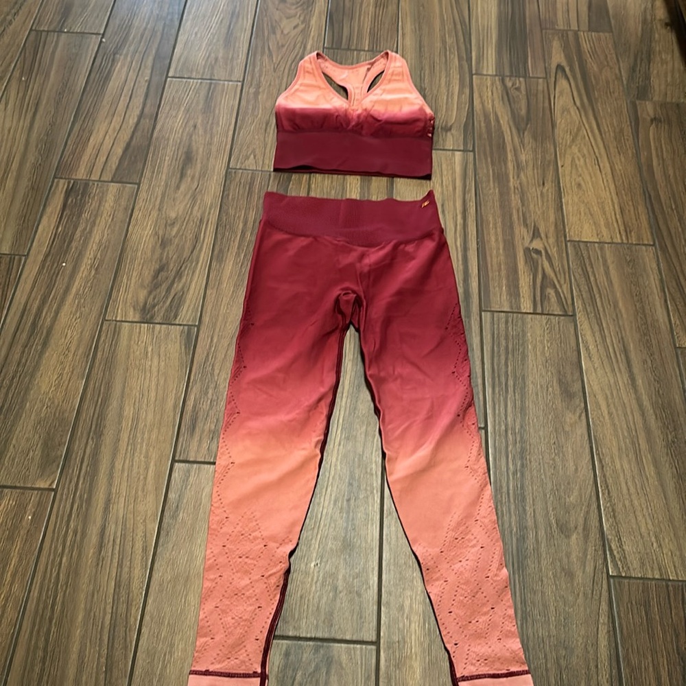 Victoria Secret Pink Sport like New size small gorgeous ombré set